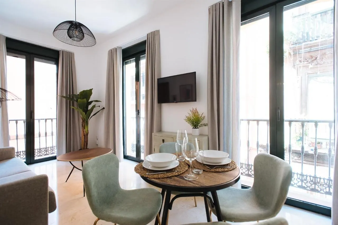Chiqui And Vicente Suite Apartments Sevilla España