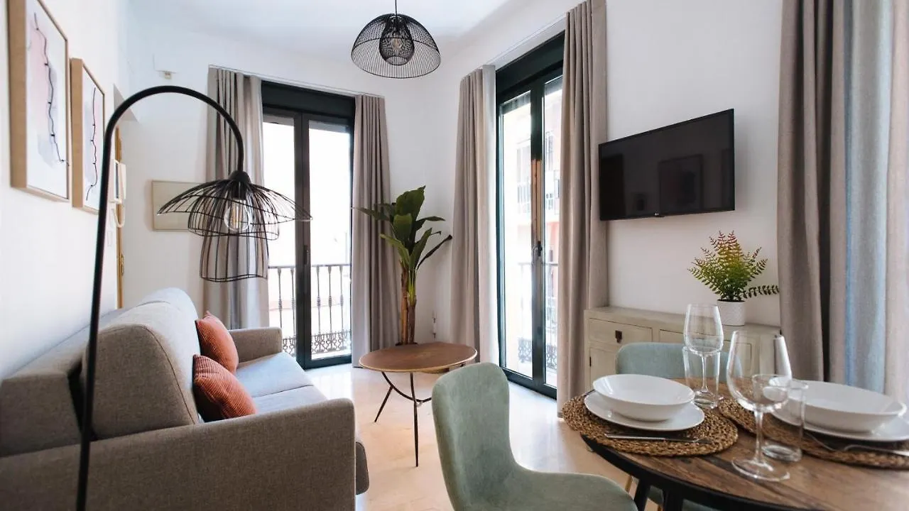 Chiqui And Vicente Suite Apartments Sevilla