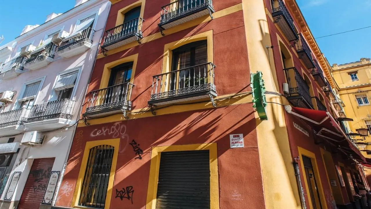 Chiqui And Vicente Suite Apartments Sevilla