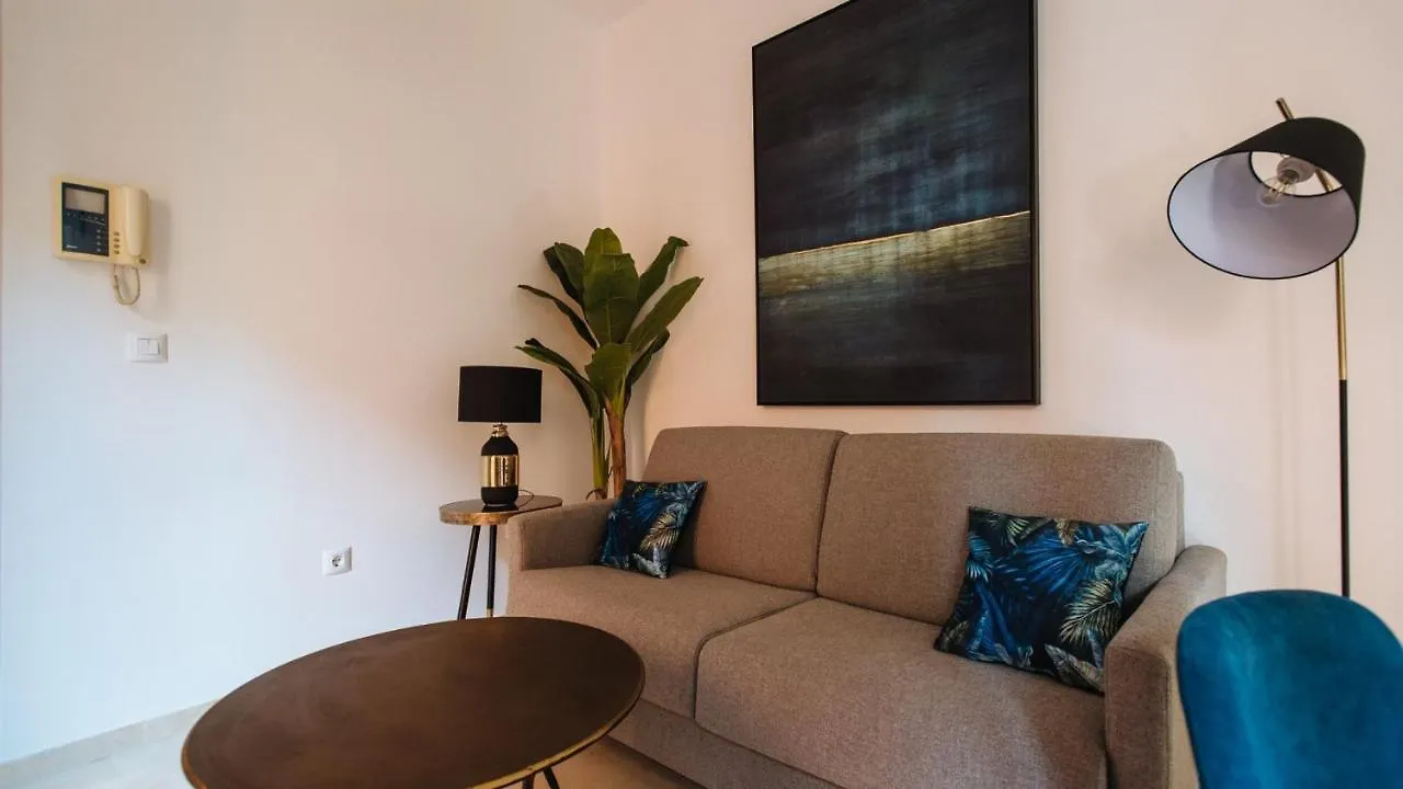 Chiqui And Vicente Suite Apartments Seville Spain